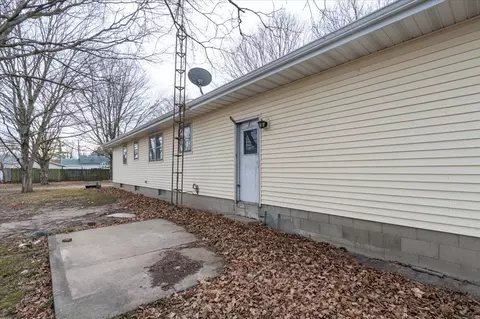 Exterior - 304 N Main St, Mclean, IL 61754 photo 5 of 8