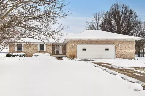 582 Fairway Dr, El Paso, IL 61738