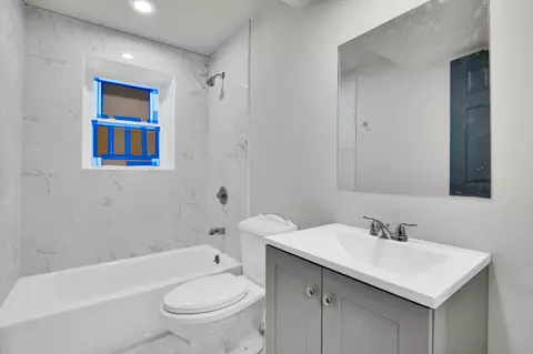 Bath - Undisclosed, Chicago, IL 60609 photo 1 of 1