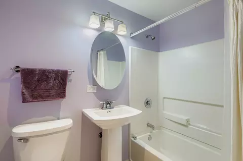 Bath - 1575 Sandpebble Dr #113, Wheeling, IL 60090 photo 2 of 3