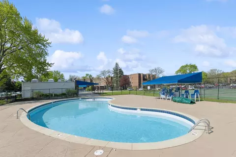 Exterior - 1575 Sandpebble Dr #113, Wheeling, IL 60090 photo 4 of 5
