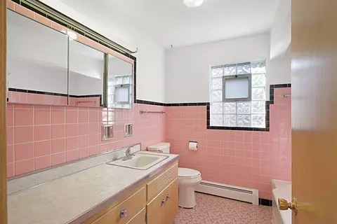 Bath - 4941 N Normandy Ave, Chicago, IL 60656 photo 1 of 3