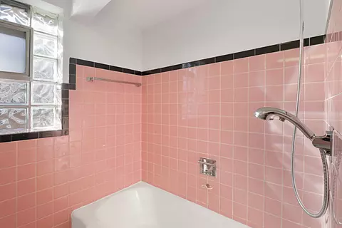 Bath - 4941 N Normandy Ave, Chicago, IL 60656 photo 2 of 3