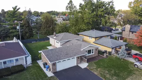 7716 Cronin Ave, Justice, IL 60458 photo 2