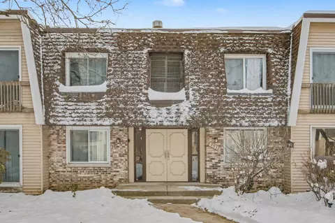 2932 Roberts Dr #7, Woodridge, IL 60517