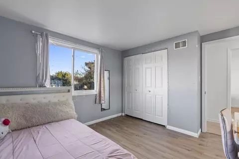 Bedroom - 671 Cedarwood Ct, Wheeling, IL 60090 photo 5 of 6