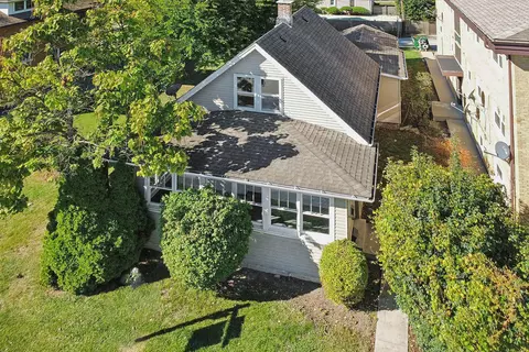 906 State St, Lemont, IL 60439