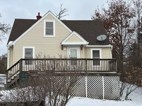608 Mohawk Dr, Round Lake Heights, IL 60073