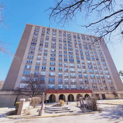 4300 W Ford City Dr #604, Chicago, IL 60652