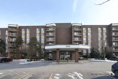 2201 S Grace St #503, Lombard, IL 60148