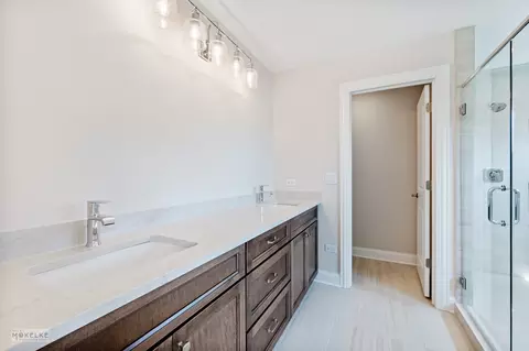 Bath - 16514 S Mueller Cir, Plainfield, IL 60586 photo 2 of 7