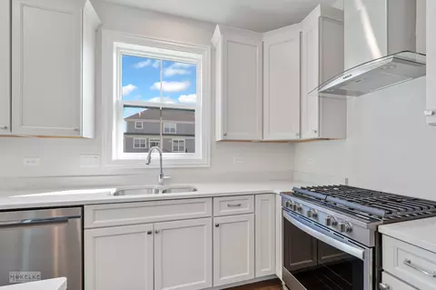 Kitchen - 16514 S Mueller Cir, Plainfield, IL 60586 photo 5 of 5