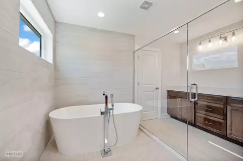 Bath - 16514 S Mueller Cir, Plainfield, IL 60586 photo 3 of 7