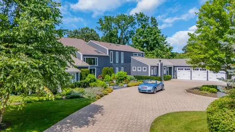 620 W Old Elm Rd, Lake Forest, IL 60045