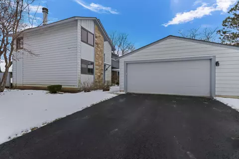 111 Windsor Dr, Vernon Hills, IL 60061