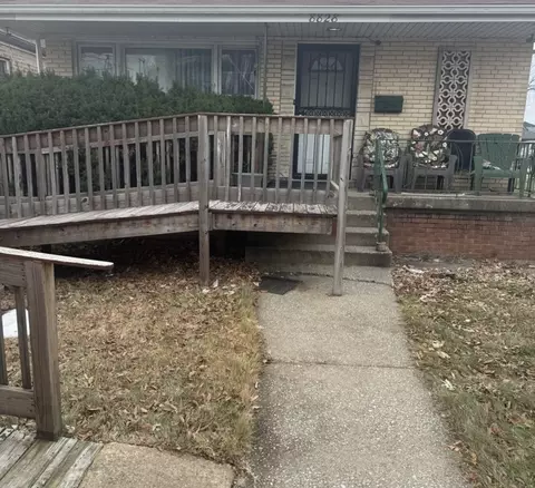 8828 S Yates Blvd, Chicago, IL 60617