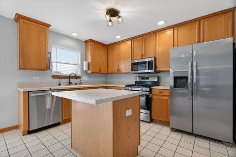 Kitchen - 1509 Donegal Dr, Minooka, IL 60447 photo 3 of 4