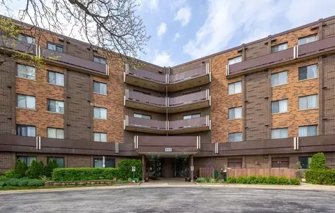 850 Wellington Ave #304, Elk Grove Village, IL 60007