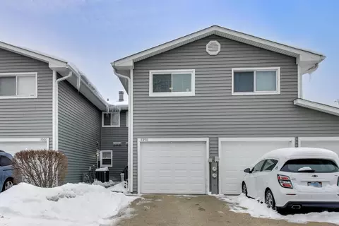 17298 W Maple Ln, Gurnee, IL 60031