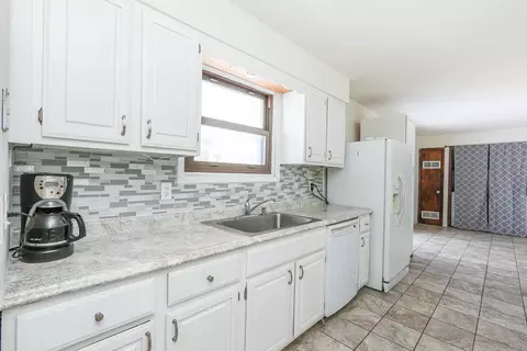 Kitchen - 165 E Baker St, Manteno, IL 60950 photo 2 of 7