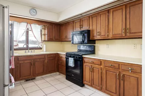 1126 Main St, Pecatonica, IL 61063 photo 9