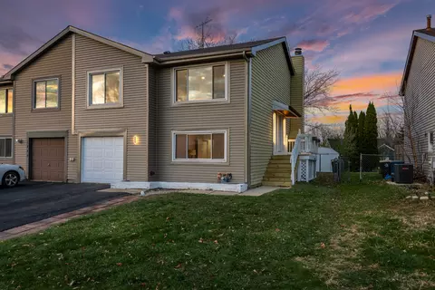 1842 Nautilus Ln, Hanover Park, IL 60133