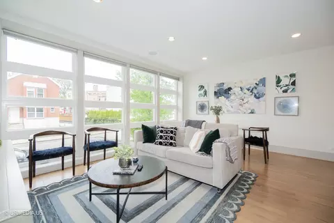 Living - 1221 E 46th St #1, Chicago, IL 60653 photo 1 of 4