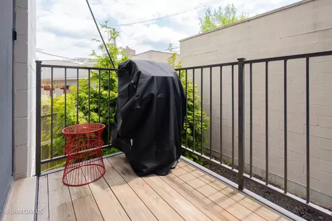 Exterior - 1221 E 46th St #1, Chicago, IL 60653 photo 2 of 3