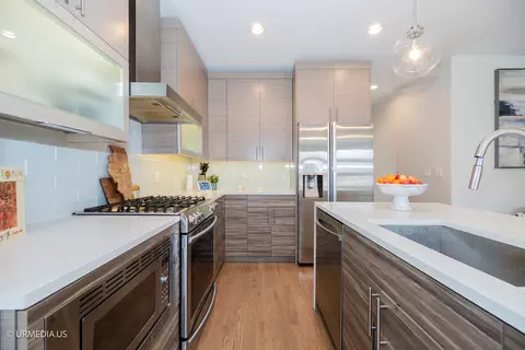 Kitchen - 1221 E 46th St #1, Chicago, IL 60653 photo 4 of 5