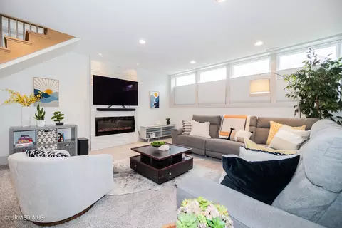 Living - 1221 E 46th St #1, Chicago, IL 60653 photo 4 of 4