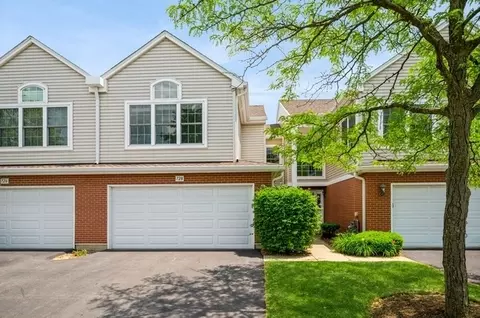 728 Old Checker Rd, Buffalo Grove, IL 60089