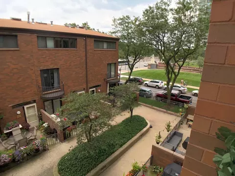 3700 N Lake Shore Dr #307, Chicago, IL 60613