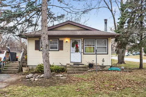1425 Washington St, Lake In The Hills, IL 60156
