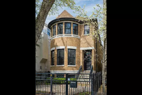 1532 W Wolfram St, Chicago, IL 60657