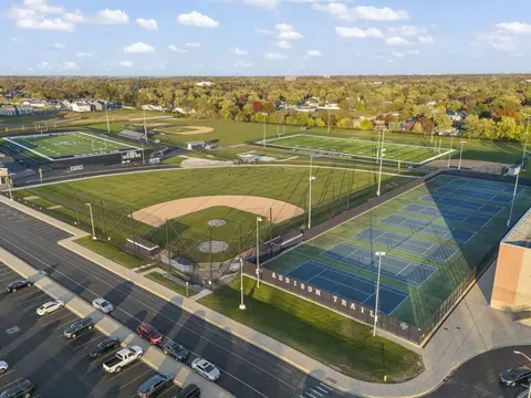 View/Area - 641 N Highview Ave, Addison, IL 60101 photo 7 of 7