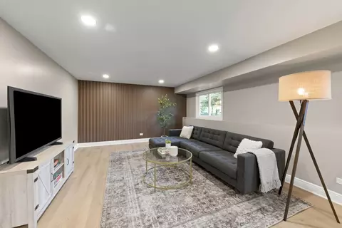 Living - 641 N Highview Ave, Addison, IL 60101 photo 1 of 4