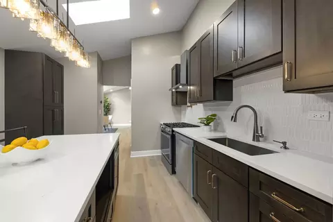 Kitchen - 641 N Highview Ave, Addison, IL 60101 photo 4 of 4
