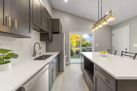 Kitchen - 641 N Highview Ave, Addison, IL 60101 photo 3 of 4