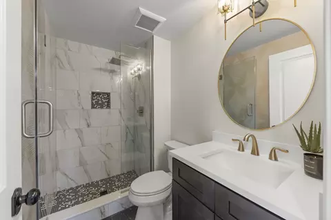 Bath - 641 N Highview Ave, Addison, IL 60101 photo 3 of 3