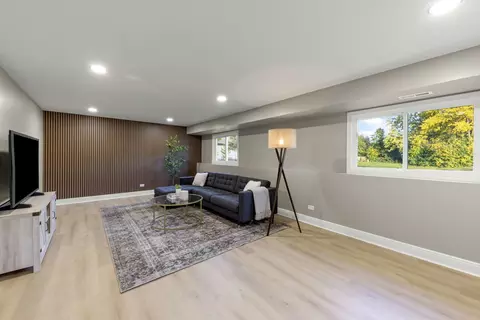 Living - 641 N Highview Ave, Addison, IL 60101 photo 2 of 4