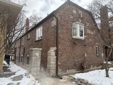 10351 S Leavitt St, Chicago, IL 60643