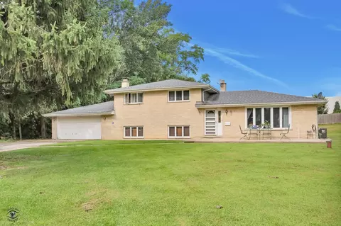 17348 Bluff Rd, Lemont, IL 60439