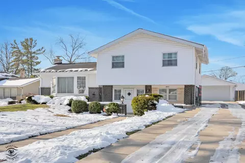 2815 Helen Dr, Glenview, IL 60025