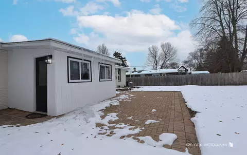 Exterior - 1007 Oeffling Dr, Mchenry, IL 60051 photo 2 of 3