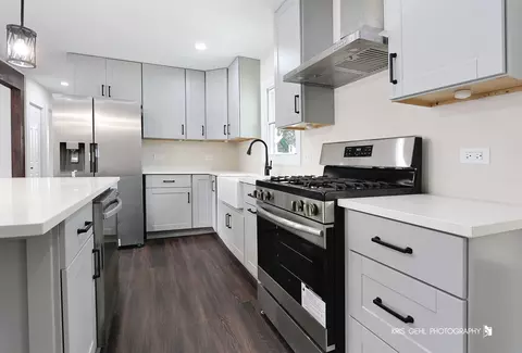 Kitchen - 1007 Oeffling Dr, Mchenry, IL 60051 photo 3 of 5