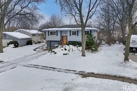 1835 W Weathersfield Way, Schaumburg, IL 60193
