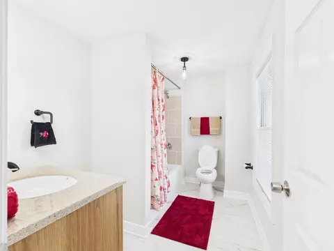 Bath - 9151 S Normal Ave, Chicago, IL 60620 photo 1 of 3