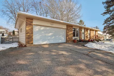 2502 E Chestnut Dr, Wonder Lake, IL 60097