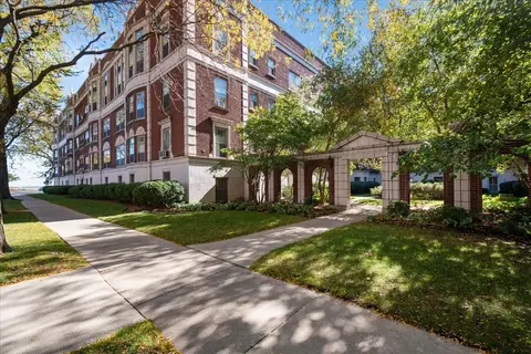 496 Sheridan Rd #1, Evanston, IL 60202