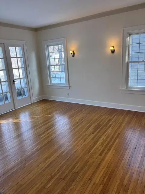 Living - 803 E North St, Morris, IL 60450 photo 3 of 4